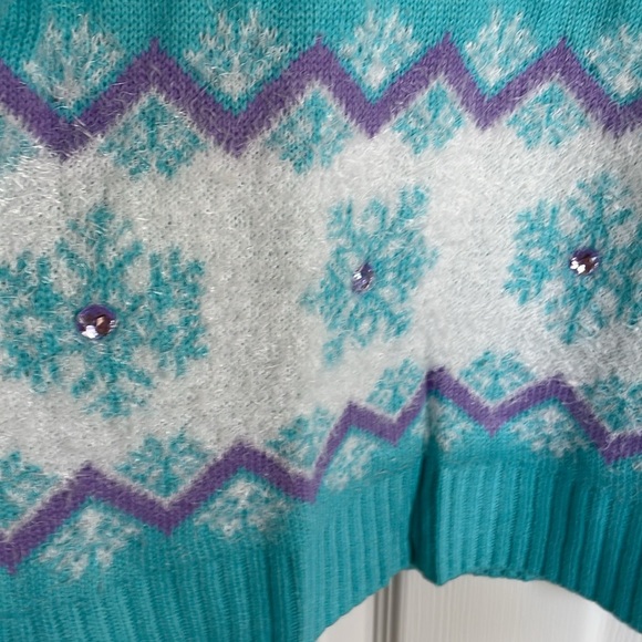 New. Women's Reindeer Graphic Holiday Sweater - Blue and White Size L and XL. - Picture 10 of 10